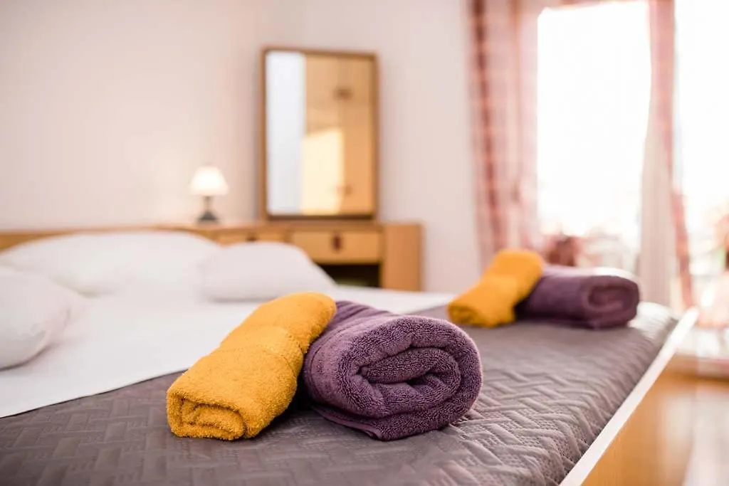 Apartmani Luka Banjol 0*,  Croácia